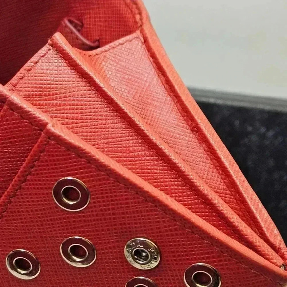 🎁Prada Rouge Grommet Embellished Leather WOC - Picture 10 of 17